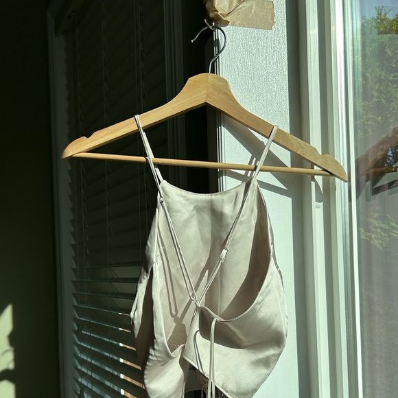 NEW dynamite champagne pink satin halter top open back - Picture 5 of 9